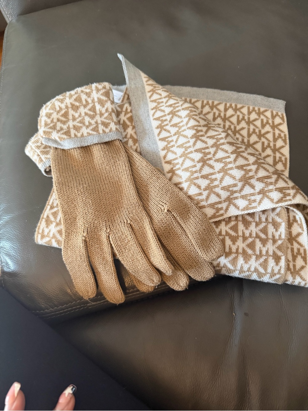 MICHAEL Michael Kors Beige & White MK Logo Knit Scarf